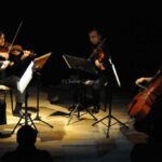Un concierto de cuedas al estilo del Cuarteto de la Mesa Redonda
