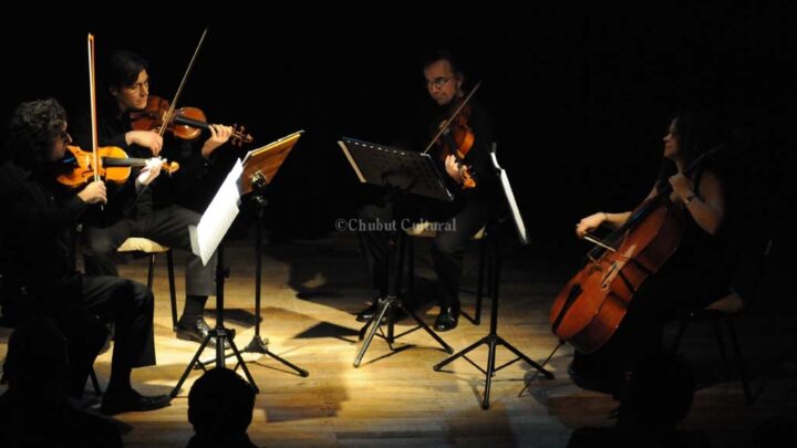 Un concierto de cuedas al estilo del Cuarteto de la Mesa Redonda