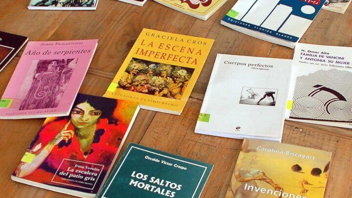Entrega de libros editados por Escritores Patagónicos