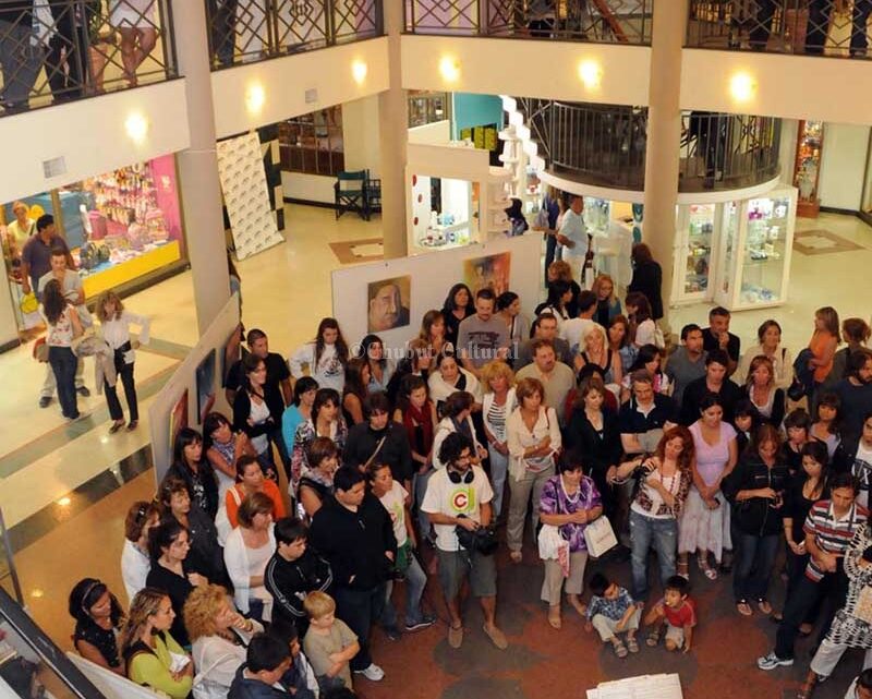 Una multitud se sumó al segundo Gallery Night de la temporada