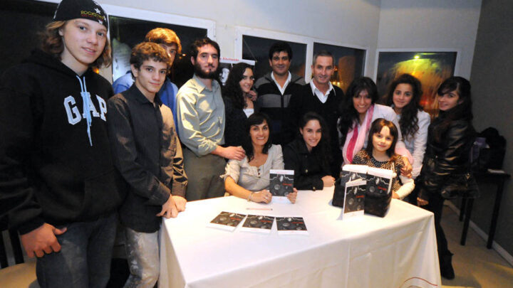 PRESENTARON “CUATRO LUNAS” EL PRIMER LIBRO DE SILVINA ETCHAIDE