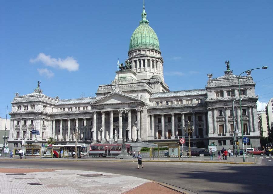 El artista Yagui presenta su obra en Buenos Aires