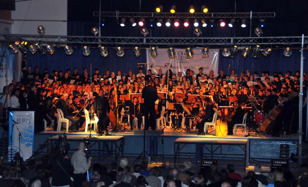 Los amantes del canto coral colmaron el gimnasio