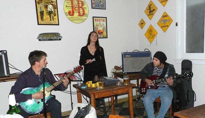 La “Radio Andariega” pasó por el Bar Urquía