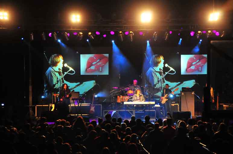 LERNER VOLVIO A CANTAR POR MALVINAS