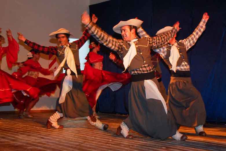 Esplendorosa Apertura del Encuentro de Danzas