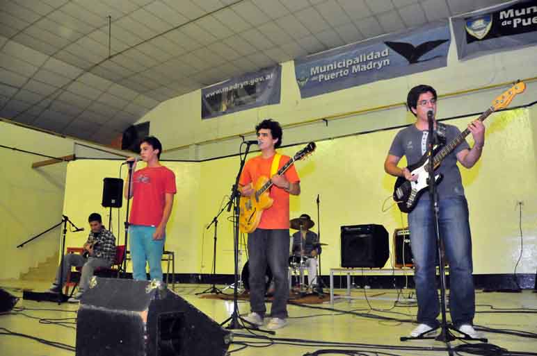 El festival solidario «Madryn x Madryn» reunió unos 1.500 kilos en donaciones