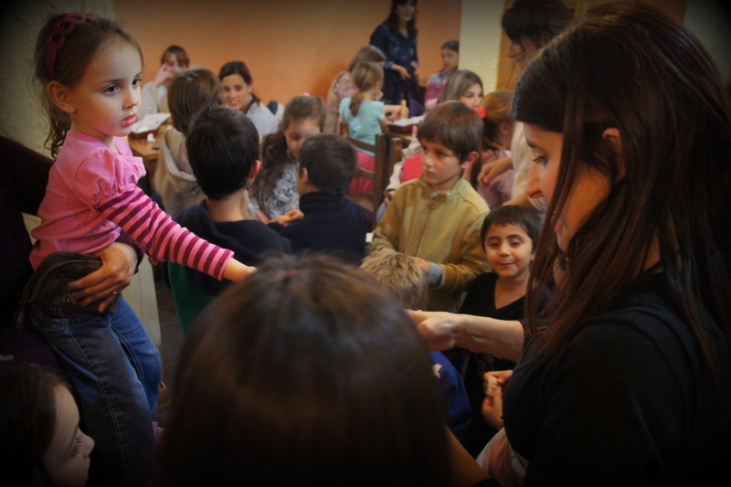 ESTE SABADO: CUENTOS, CHURROS Y LIBROS