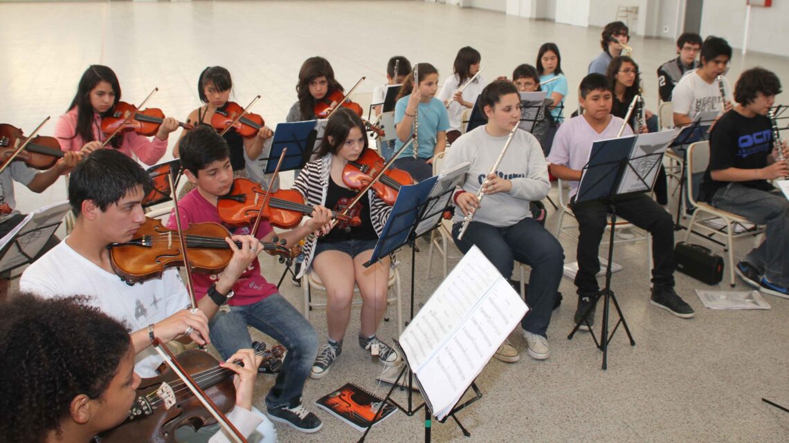 Presentación en conjunto de las orquestas de Cuerdas Norberto García y la Infanto Juvenil