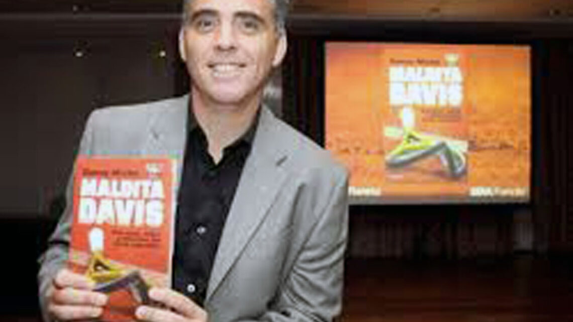 EL TENIS TIENE UN LIBRO Y SE PRESENTA EN MADRYN