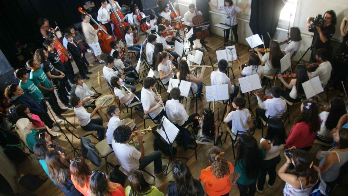 LA ORQUESTA INFANTO JUVENIL Y EL CORO JUVENIL MUNICIPAL EN LA PANTALLA DE MADRYN TV