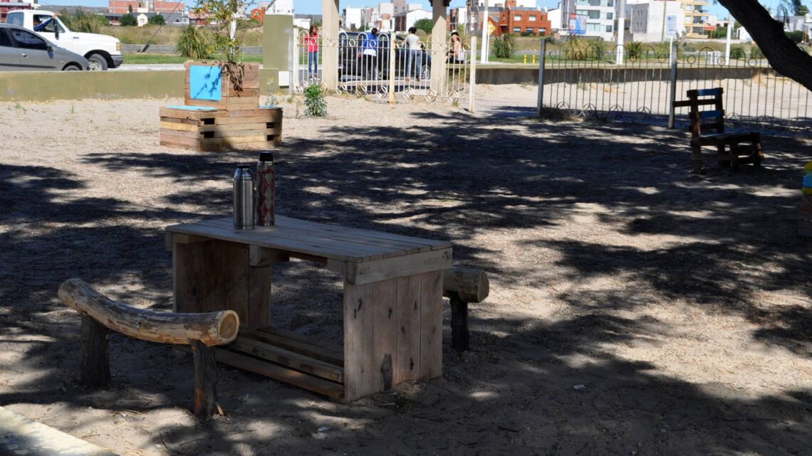 ESPACIO DE LECTURA EN LA PLAYA