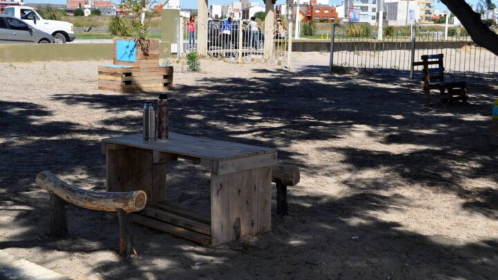 ESPACIO DE LECTURA EN LA PLAYA
