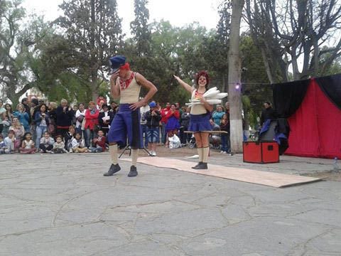 ESPECTÁCULOS URBANOS POR ARTISTAS LOCALES