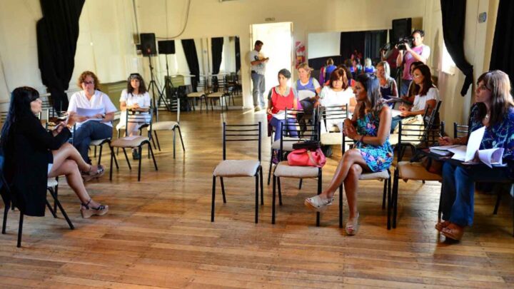 CHARLA PARA DOCENTES DE ESCUELAS MUNICIPALES Y CLUB DE CIENCIAS