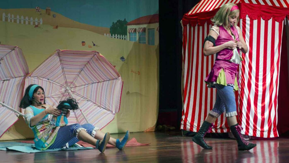 LAS ESCUELAS N° 84 Y 213 DISFRUTARON DEL FESTIVAL DE TEATRO INFANTIL