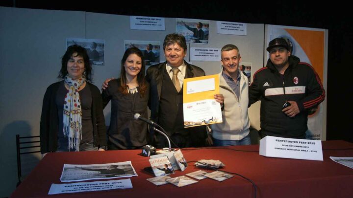 “PENTECOSTÉS FEST 2015” EN EL GIMNASIO MUNICIPAL N° 1