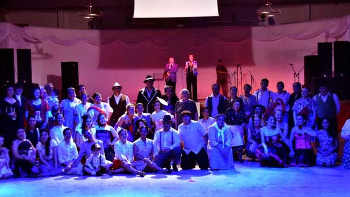 “AGITANDO PAÑUELOS “CUMPLIÓ 19 AÑOS A PURA DANZA Y MÚSICA (DOMINGO)