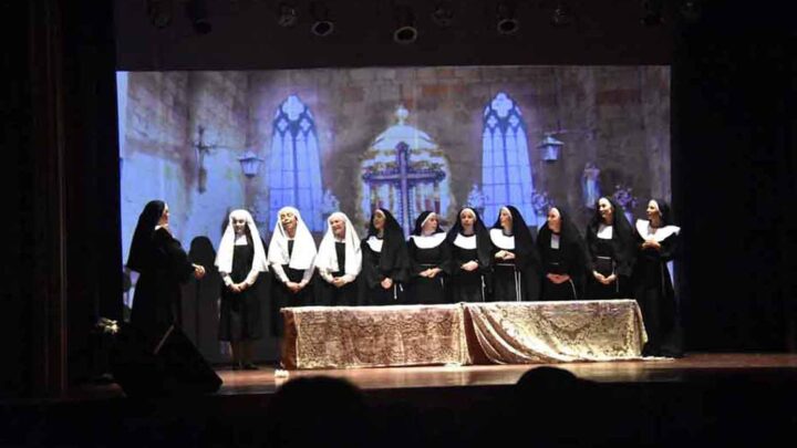 CAMBIO DE AMBITO Y EXCELENTE COMEDIA MUSICAL
