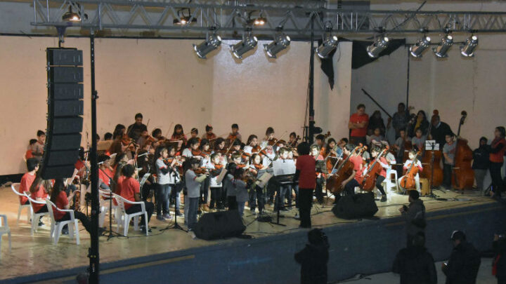 LA ORQUESTA IFANTO JUVENIL DIO UN CONCIERTO  PARA ESCUELAS LOCALES