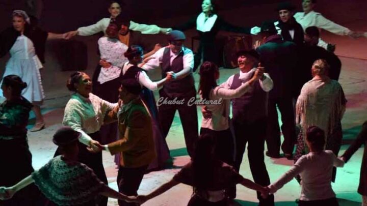 FESTEJANDO EL 28 JUNTO AL CONCEJO EN LA GALA DEL AUDITORIUM