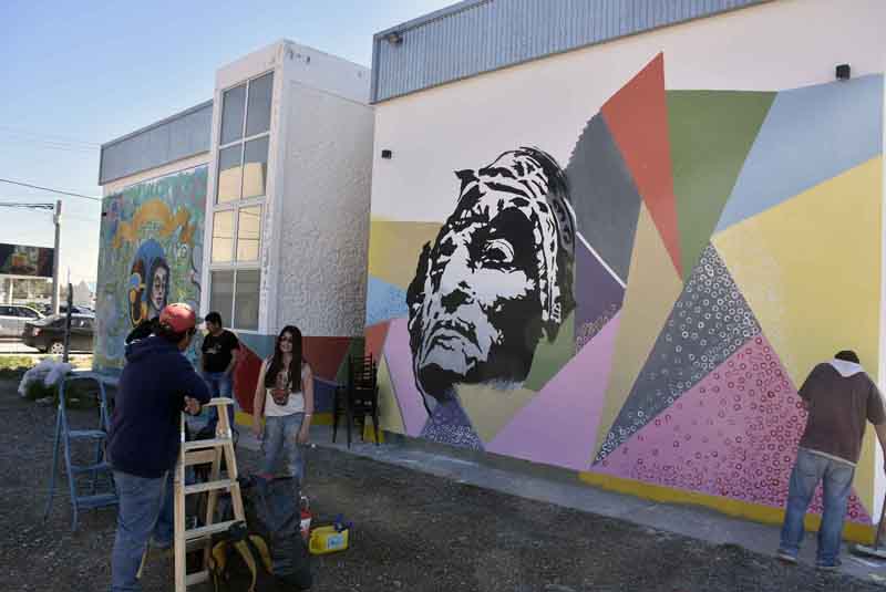 TALLER SOBRE MURALES EN LA ESCUELA Nº 213