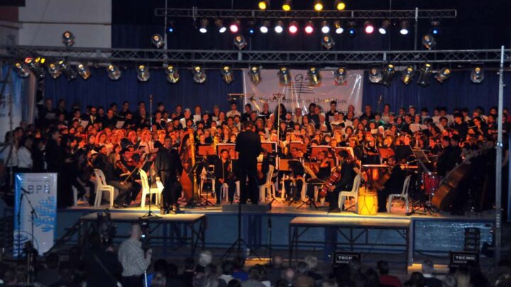 Los amantes del canto coral colmaron el gimnasio
