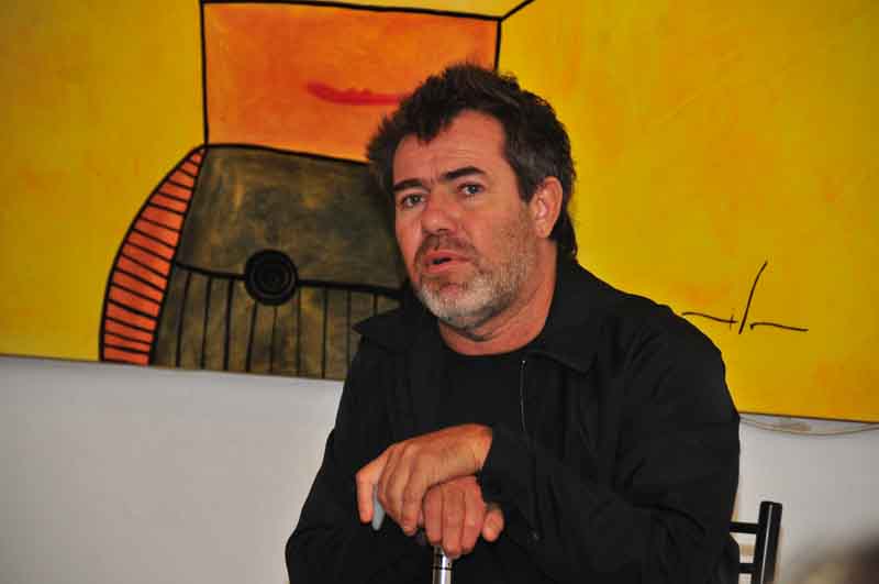 LOCKETT DISTENDIDO CON ARTISTAS LOCALES