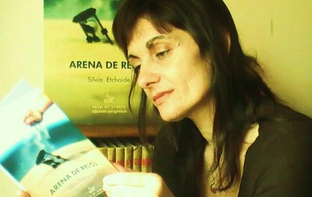 Silvia Etchaide presentará “Arena de reloj”