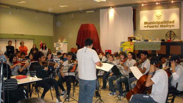 LA ORQUESTA INFANTO JUVENIL CANTO BINGO