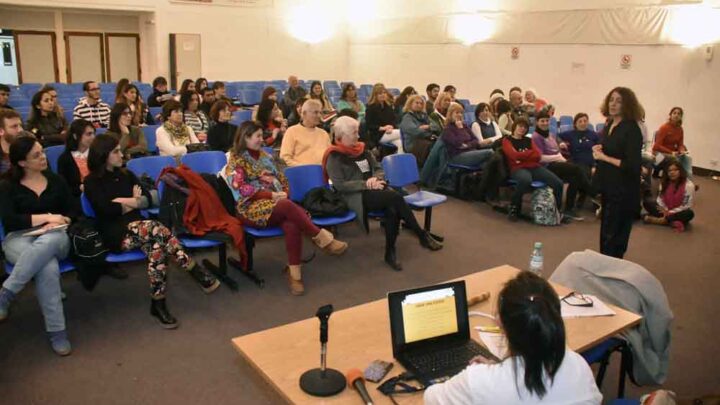 EXELENTE CONVOCATORIA A LAS CHARLAS DE INES SANGUINETTI
